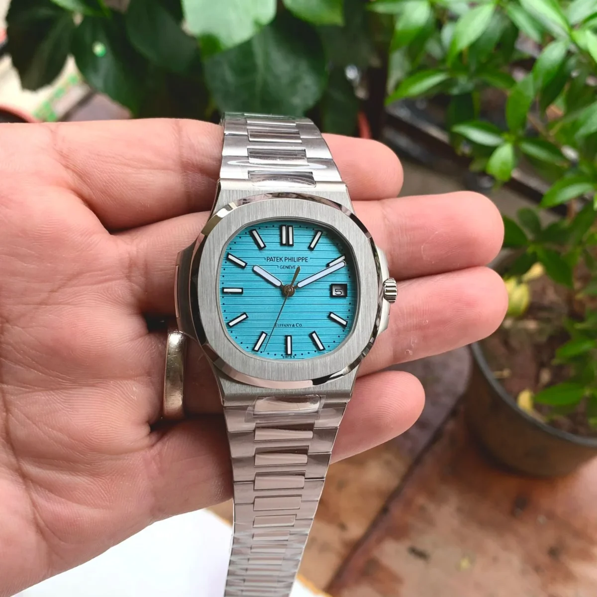 Patek Philippe Nautilus 5711/1A Tiffany Semi Eta - Image 1